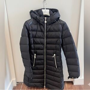 MONCLER ladies down jacket. Removable hood.